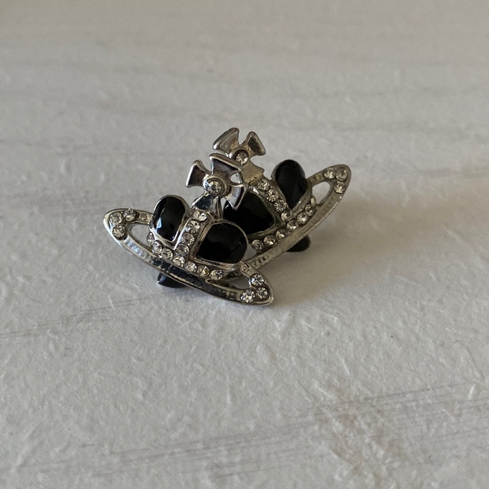 VIVIENNE WESTWOOD HEART ORB BLACK ENAMEL STUDS